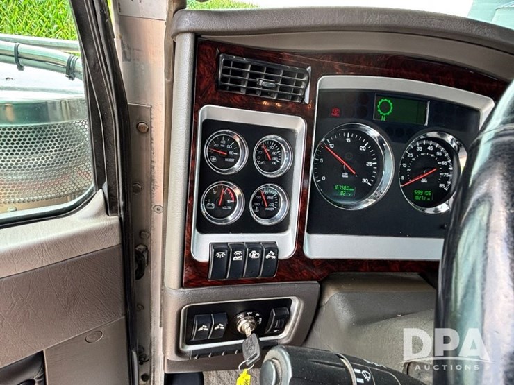 2014-kenworth-w900-image-99