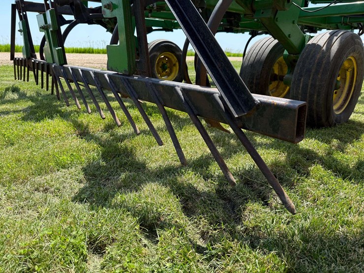 2011-john-deere-2410-image-30