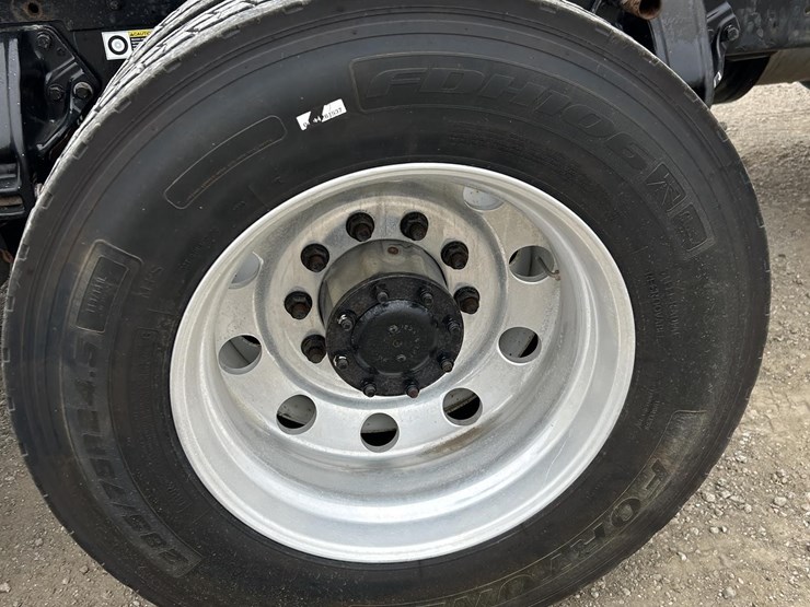 2016-kenworth-t880-image-32