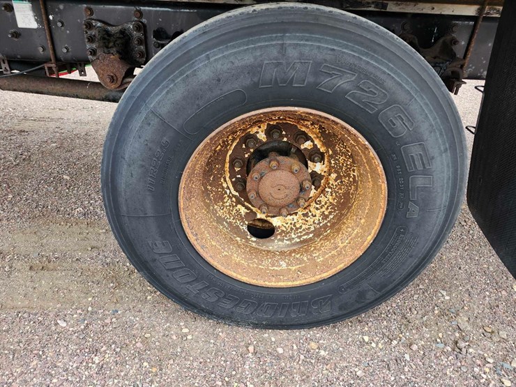 2004-freightliner-m2-chassis-image-20