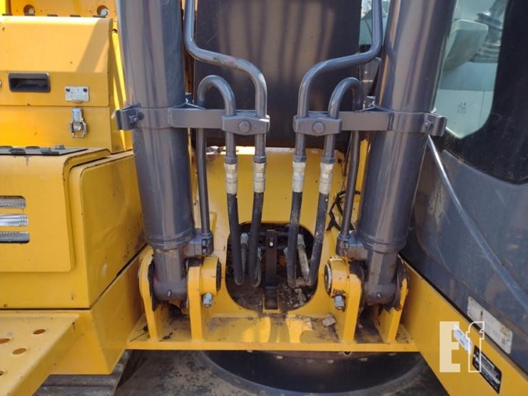 2019-deere-130g-image-20