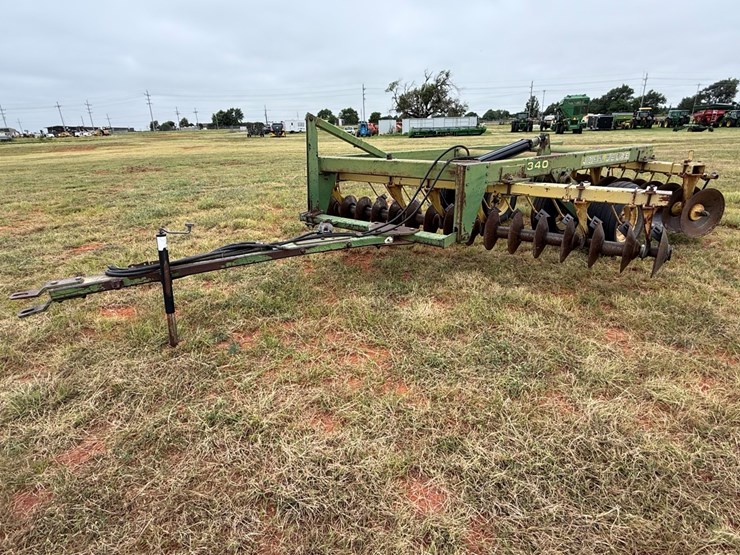 john-deere-340-image-14