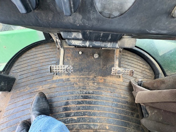 john-deere-8560-image-52