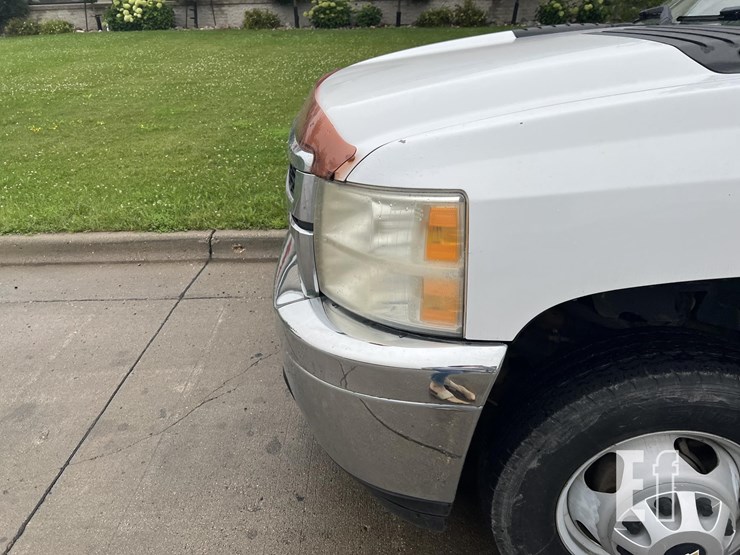 2011-chevrolet-3500hd-image-33