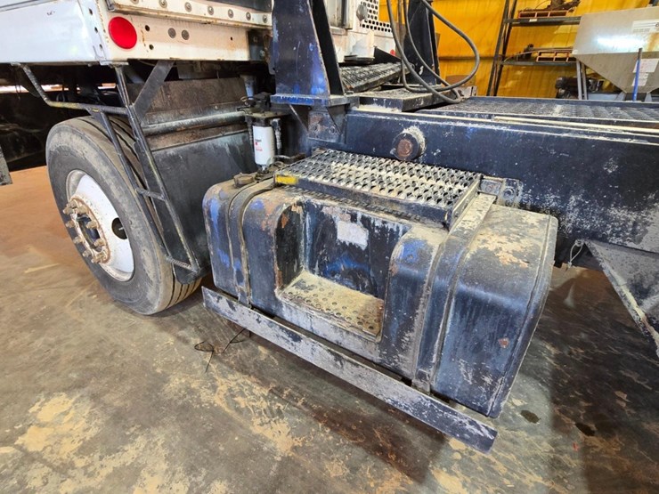 2004-capacity-tj7000-image-11