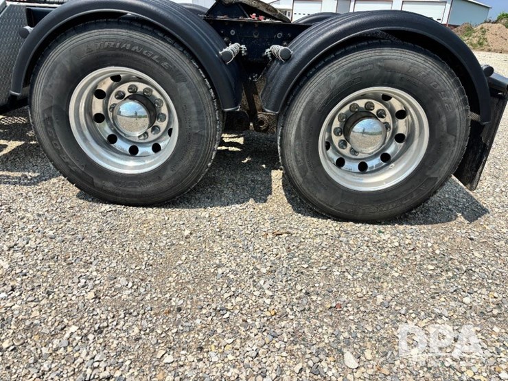 2016-kenworth-t880-image-33