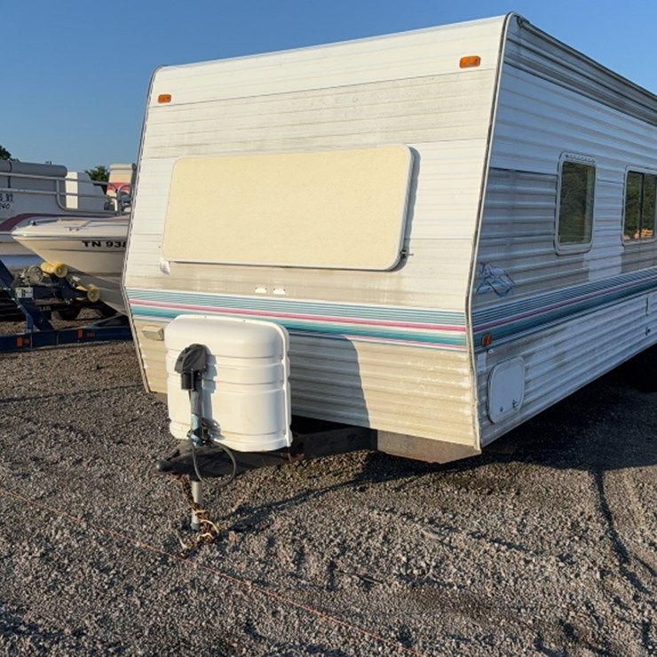 #3059 • 1999 28' FLEETWOOD PROWLER CAMPER