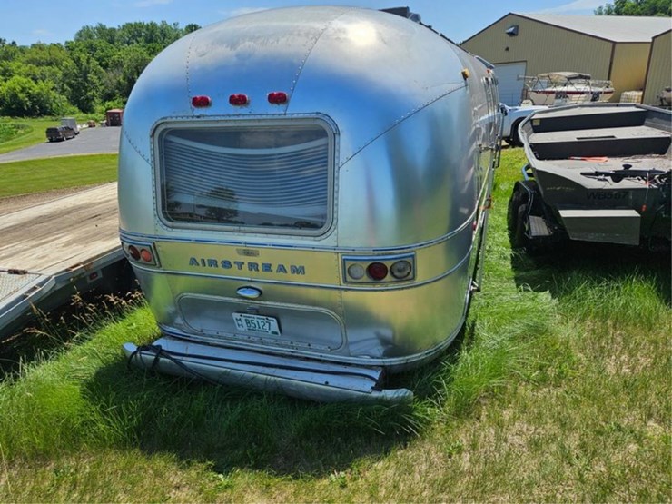 #2549-•-1972-airstream-sovereign-23973-camper-image-3