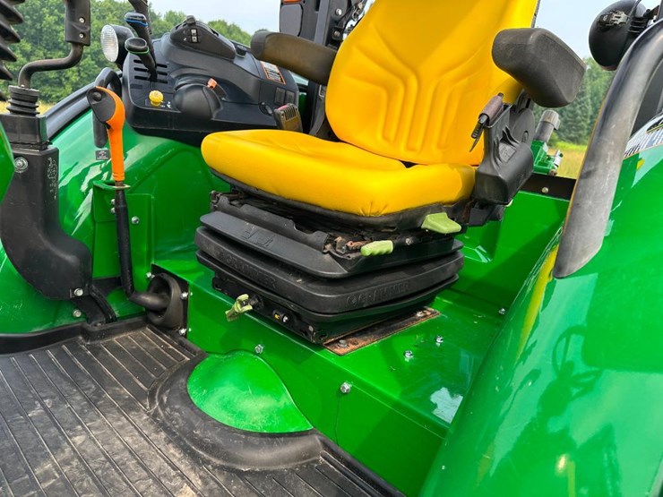 2018-john-deere-5075m-image-46