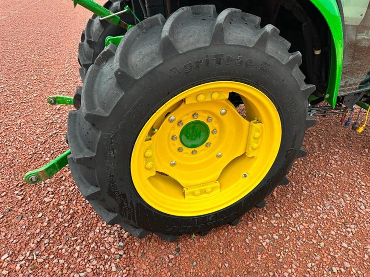 2022-john-deere-3046r-image-9