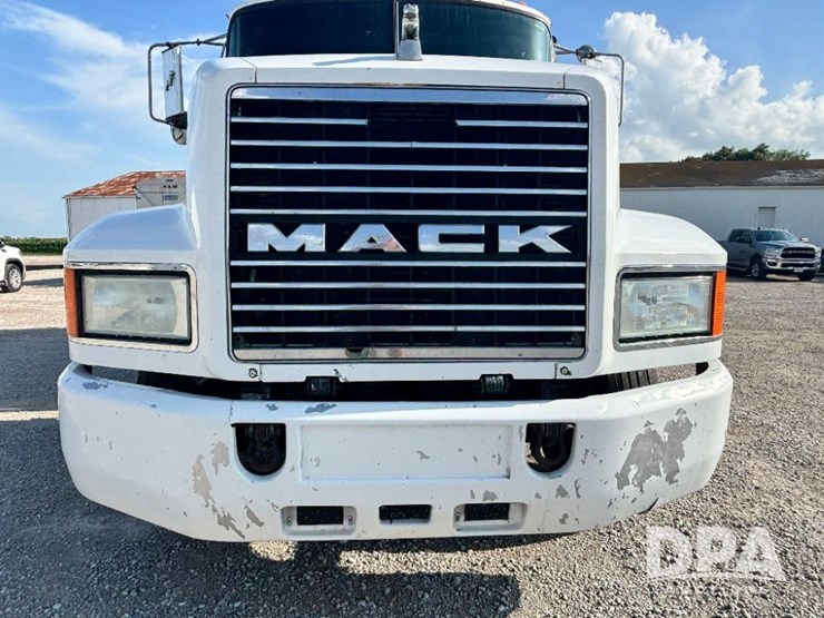 1995-mack-ch613-image-19