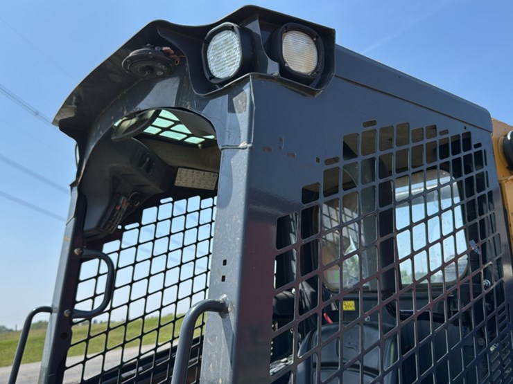 2019-deere-330g-image-48