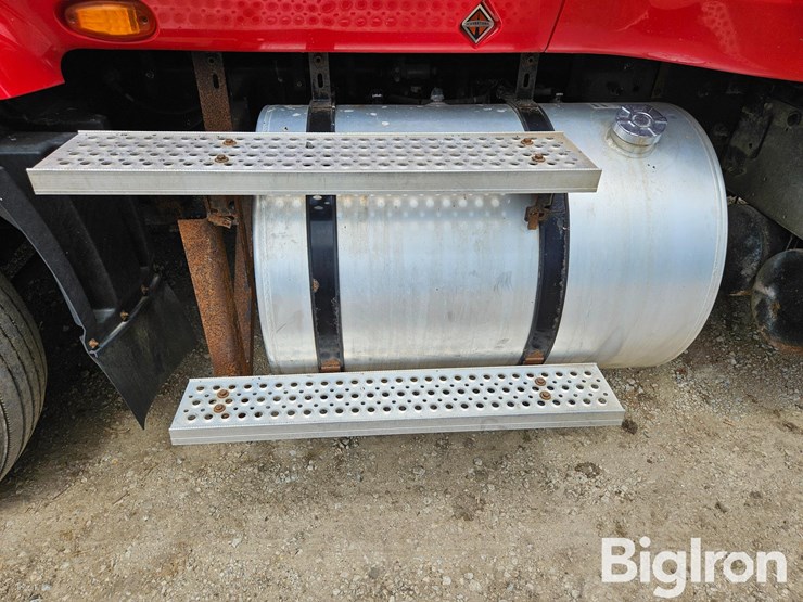 2013-international-prostar-image-10