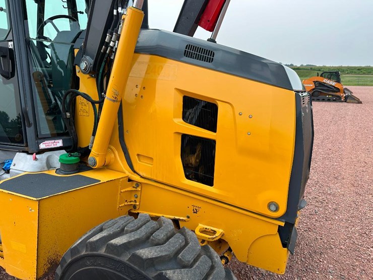 2018-deere-310sl-image-42