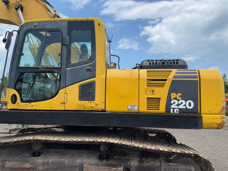 2010-komatsu-pc220-lc-image-13