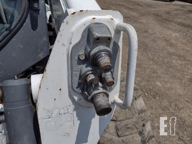 2014-bobcat-s770-image-15