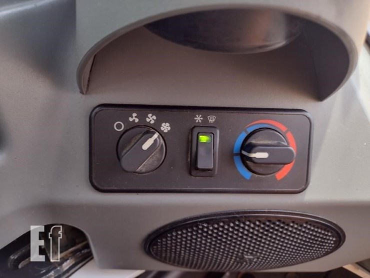 2023-bobcat-t770-image-11