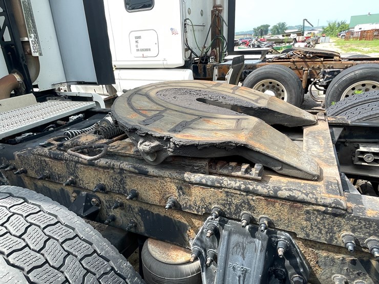 2015-peterbilt-579-image-96