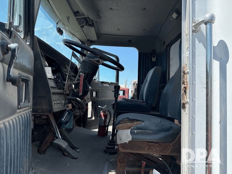 1990-kenworth-t600-image-5