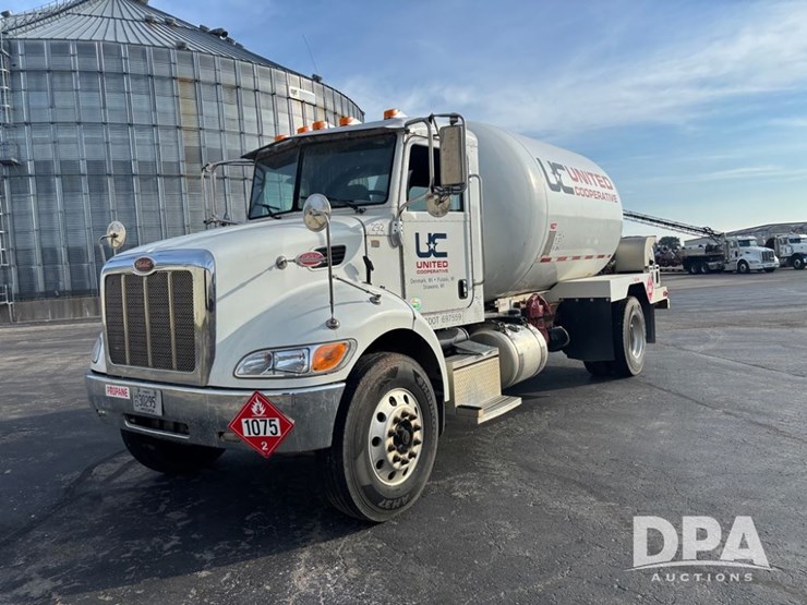 2013-peterbilt-337-image-22
