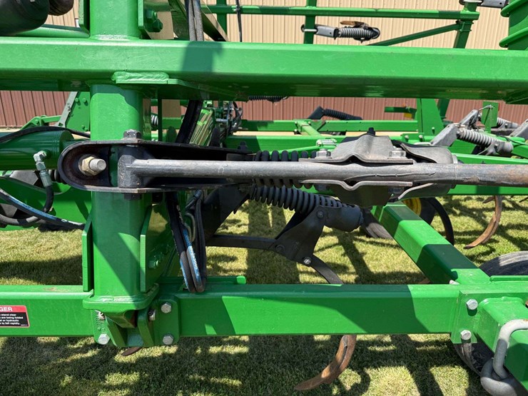 2011-john-deere-2410-image-41