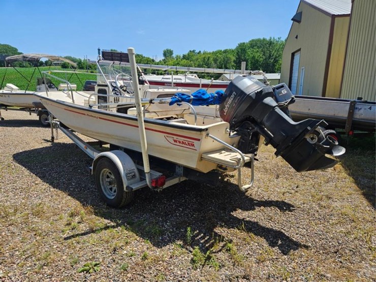 #2545-•-boston-whaler-montauk-17-fiberglass-boat-image-3