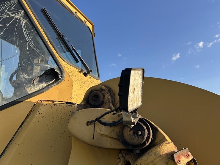 caterpillar-966-image-26