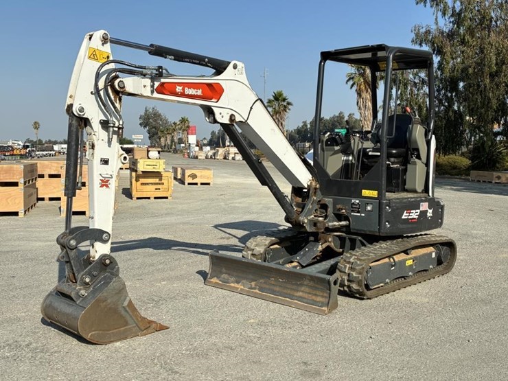 2023-bobcat-e32i-image-1