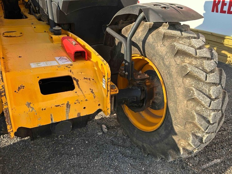 2011-jcb-541-70-image-10