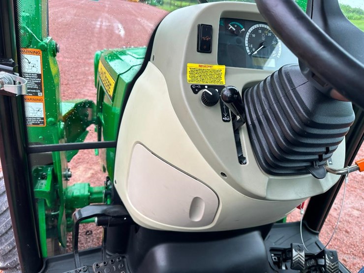 2018-john-deere-4052r-image-48
