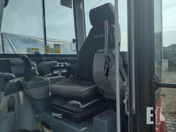 2018-takeuchi-tb260-image-15