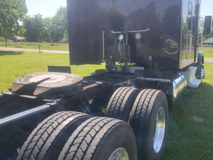 2021-peterbilt-567-image-5