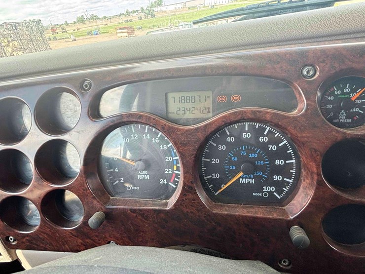 2007-mack-vision-cxn613-image-35