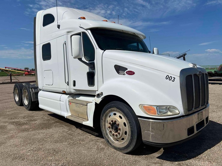 2005-peterbilt-387-image-3