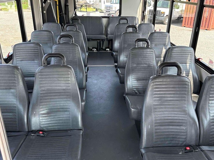 2017-ford-e450-image-30