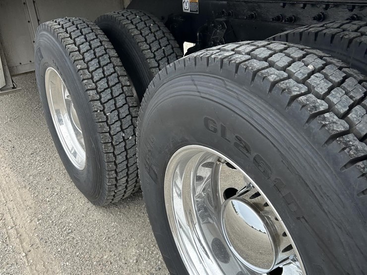 2018-kenworth-t800-image-39