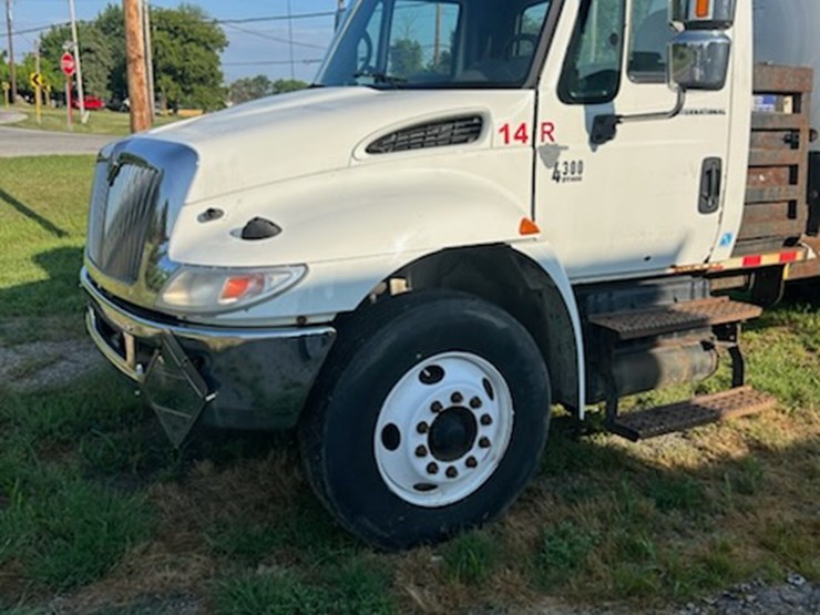 2007-international-durastar-4300-image-3