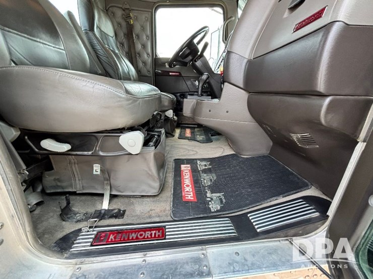 2014-kenworth-w900-image-87