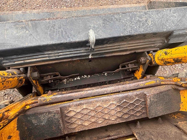 hydra-mac-inc.-1300-skid-steer-image-12