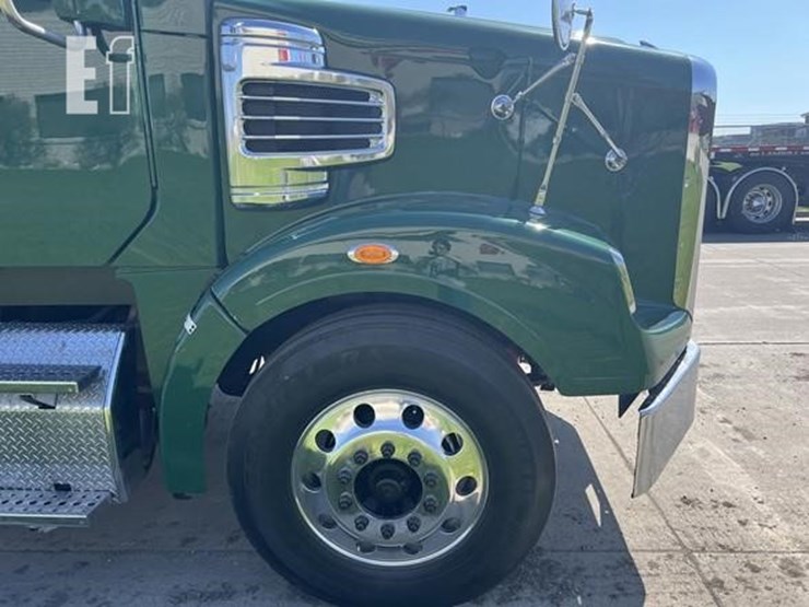 2015-freightliner-coronado-122-image-3