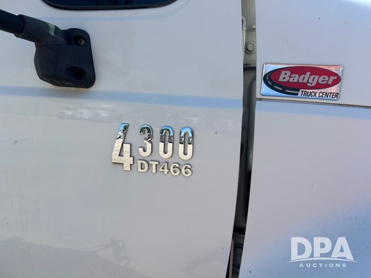 2005-international-durastar-4300-image-13