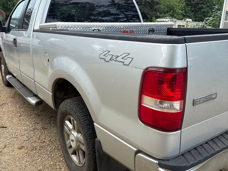 2006-ford-f150-xlt-image-2