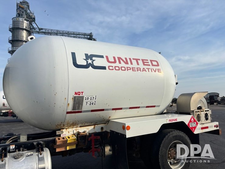 2013-peterbilt-337-image-42