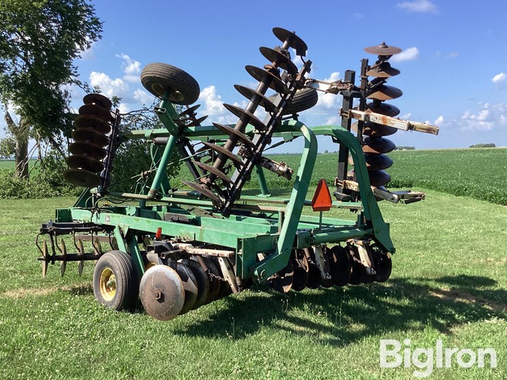 john-deere-235-image-7