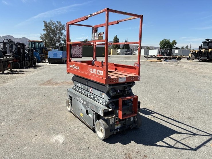 2018-sky-jack-sj111-3219-scissor-lift-image-4
