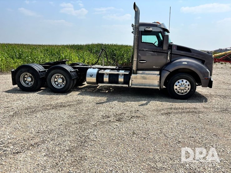 2016-kenworth-t880-image-3