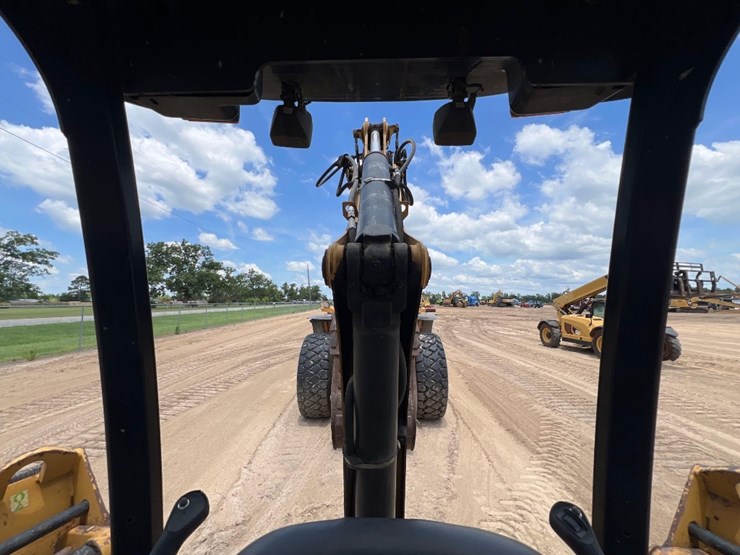 2013-caterpillar-420f-image-47