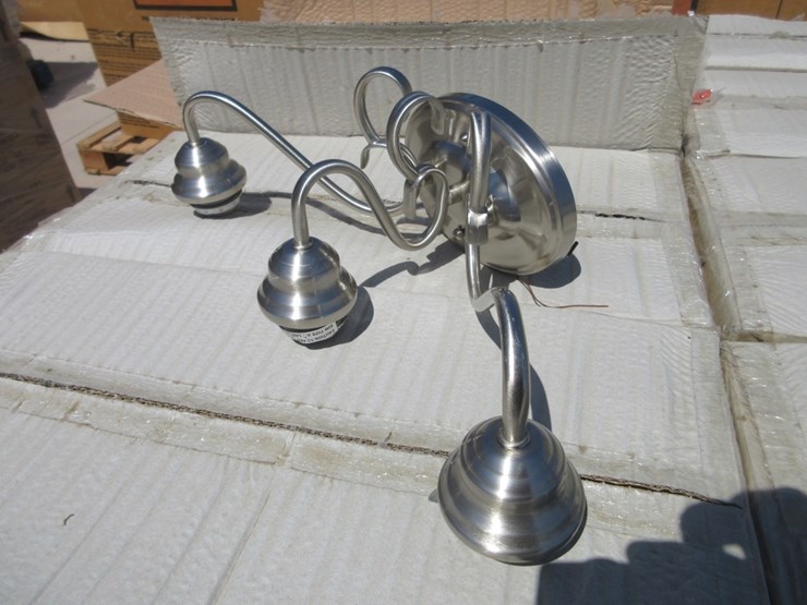 lot-of-season-3-light-vanity-fixtures,-image-7