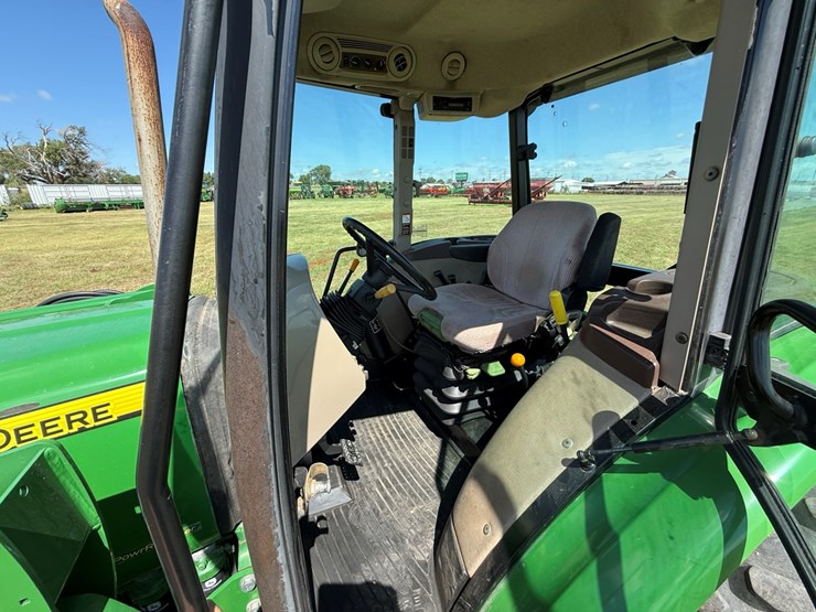 2011-john-deere-6115d-image-24