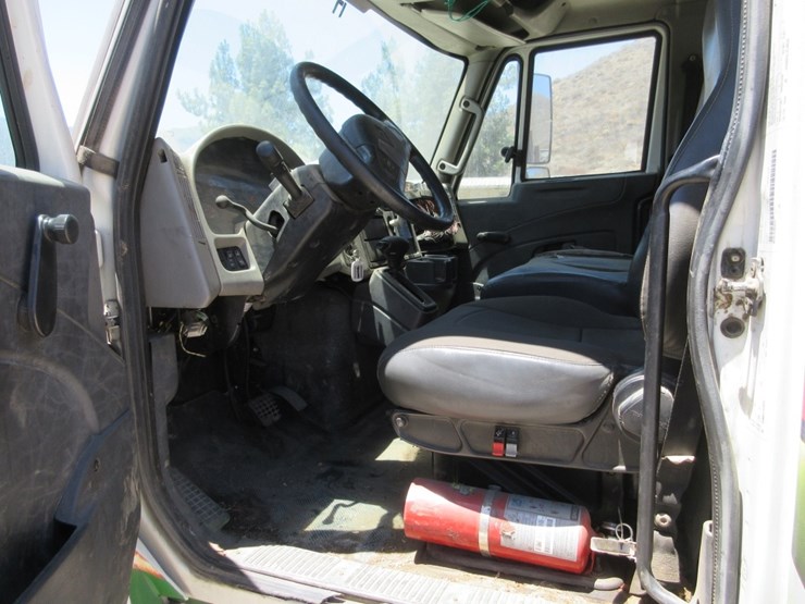 2014-international-durastar-4300-image-8